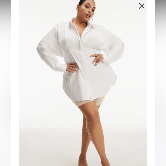 GOOD AMERICAN Darted Stretch Poplin Button-up Shirt In Black - Picture 13 of 16